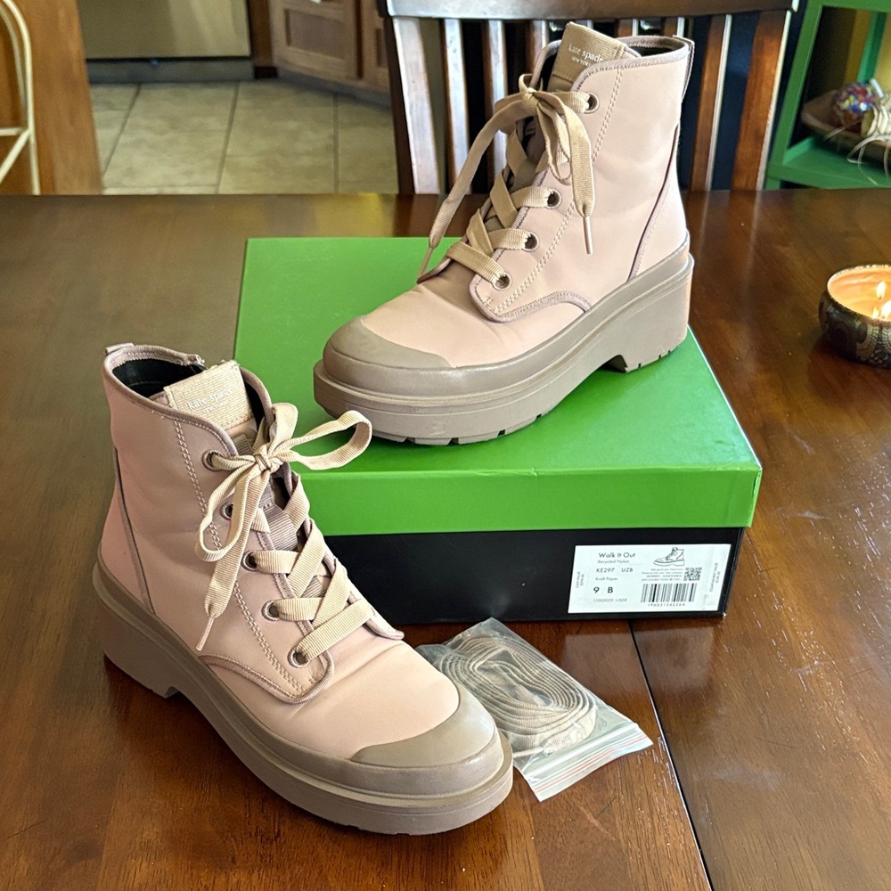 Kate Spade size 9 B
WALK IT OUT BOOT